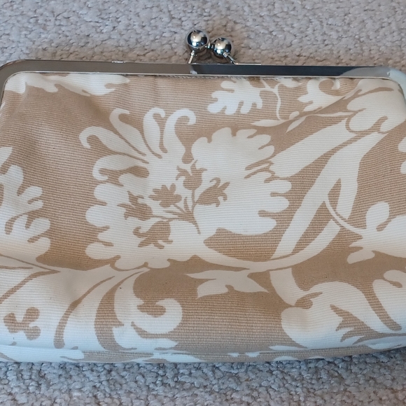 Classic Day Clutch (NEW) - Picture 1 of 3